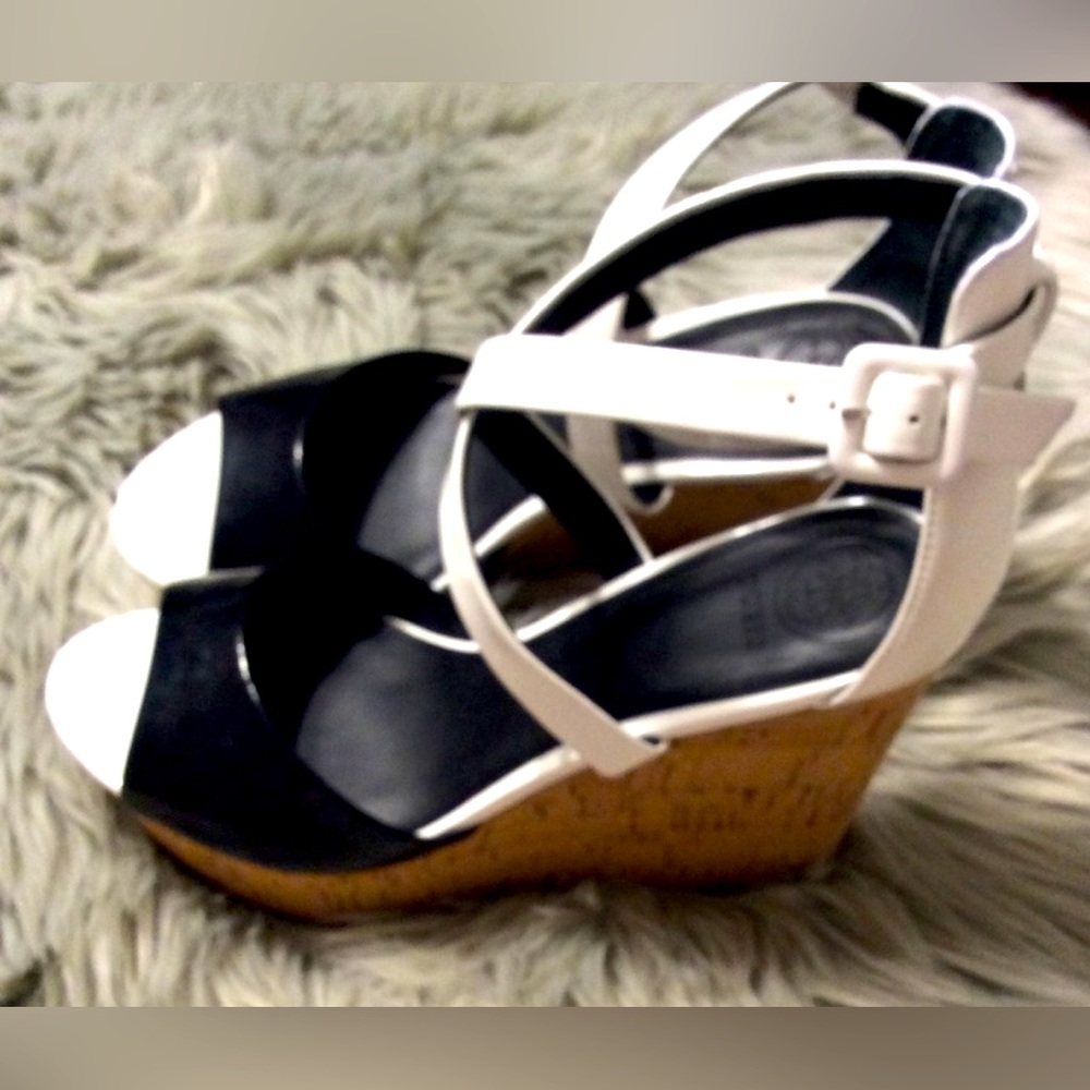 Guess Black & White Super Cute Wedges NWOT